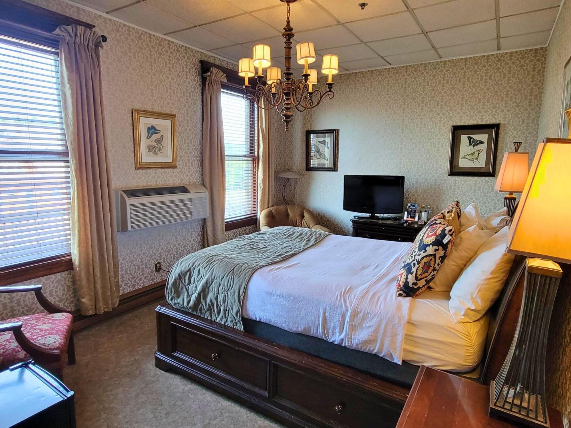 Altland House & Inn