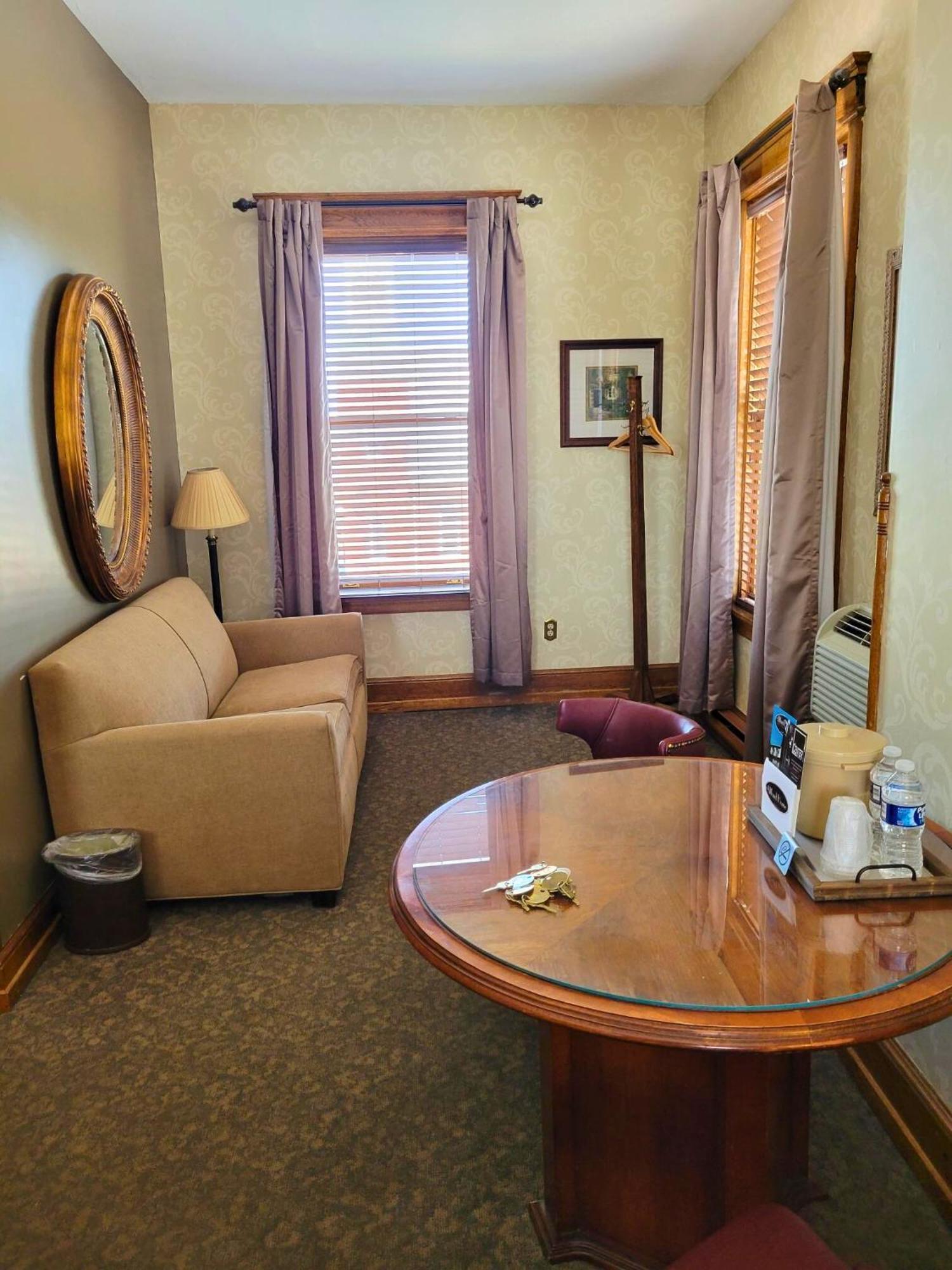 Altland House & Inn